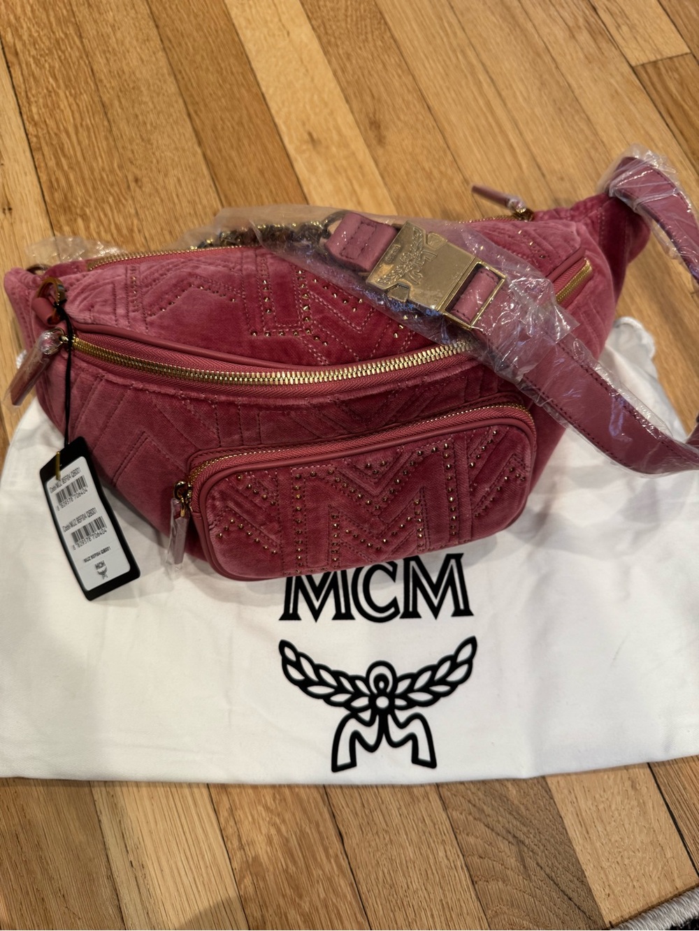 🚨SOLD🚨MCM Rose Pink Quilted Velvet Studded Belt Bag NWT - Picture 13 of 16